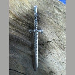 Schwert mit Runenschrift